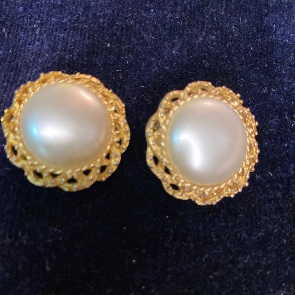 Vintage Marvella clip on earrings - Picture 1 of 5